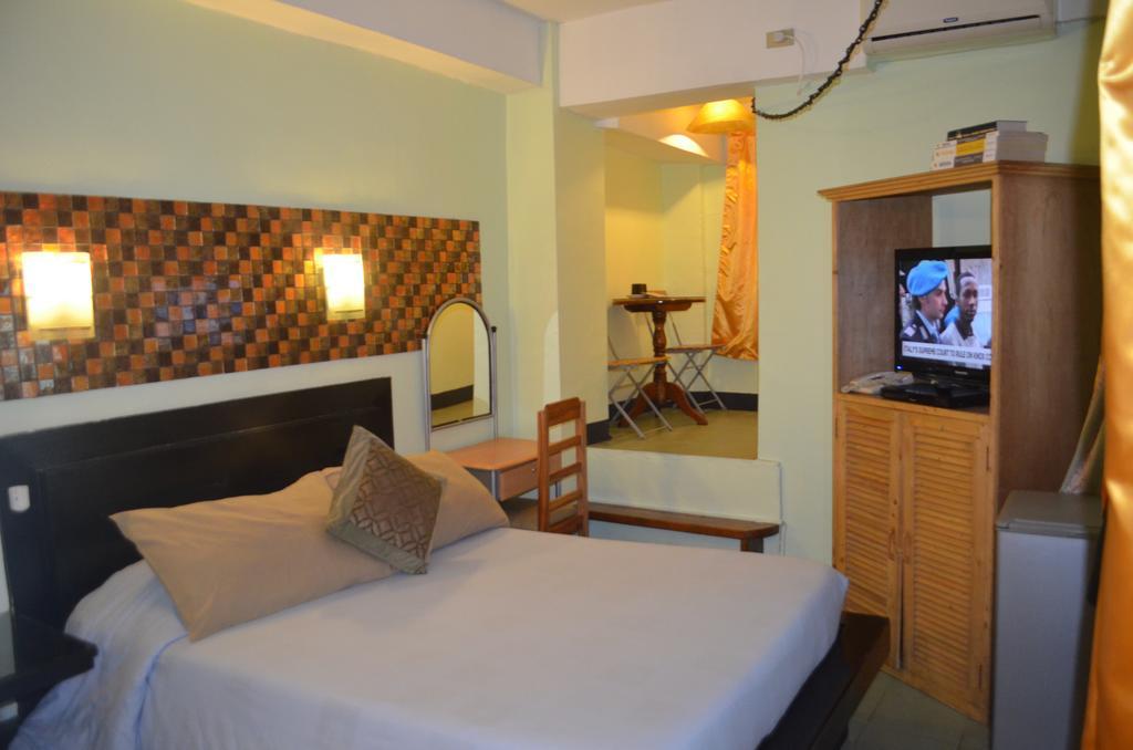 Saint Illian'S Inn Makati Makati City Exterior photo