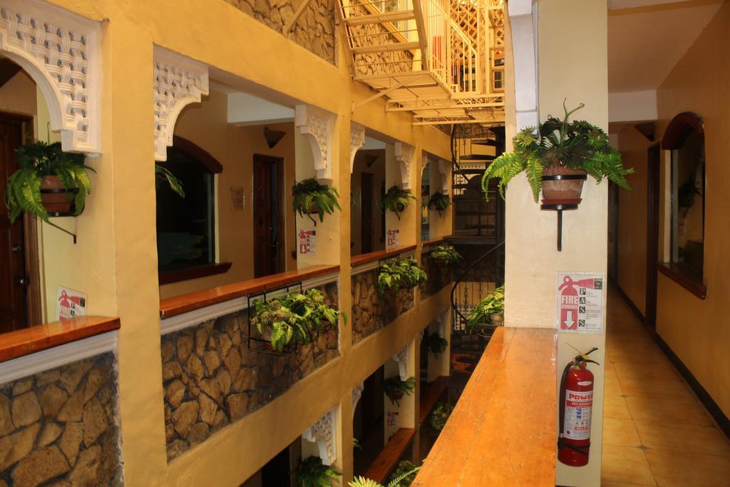 Saint Illian'S Inn Makati Makati City Exterior photo