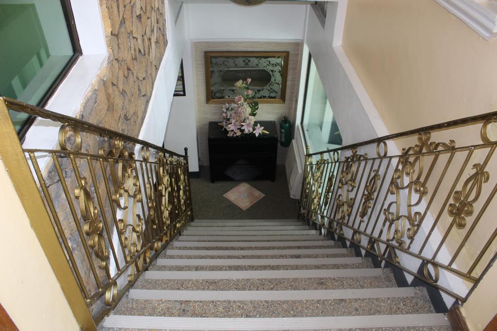 Saint Illian'S Inn Makati Makati City Exterior photo