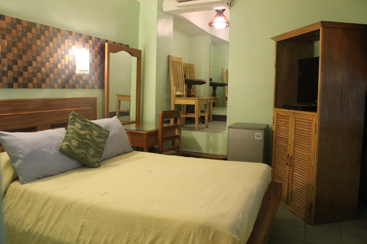 Saint Illian'S Inn Makati Makati City Exterior photo
